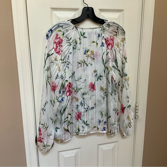 White House, black market, floral blouse size M - Picture 3 of 5